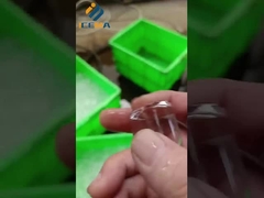 Μεγάλη μηχανή πάγου σωλήνων σε εργοστασιακή λειτουργία