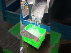 Μηχανή πάγου σωλήνων 10 τόνων σε λειτουργία