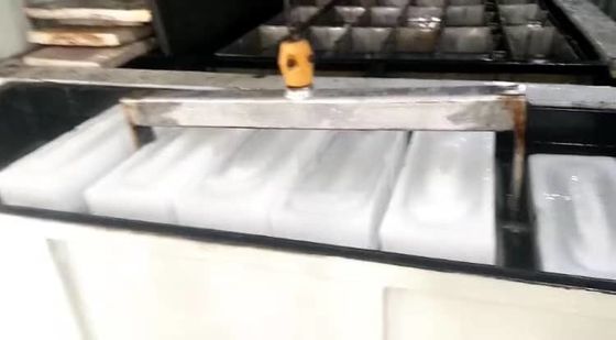 500 kg/ημέρα - 50 τόνους/ημέρα Αυτοματοποιημένη μηχανή πάγου με μπλοκ άλμης με ψύξη με αέρα